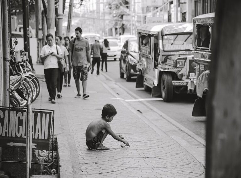 philippines street child pee